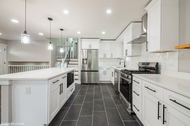 Building Photo - 15463 Diekman Ct