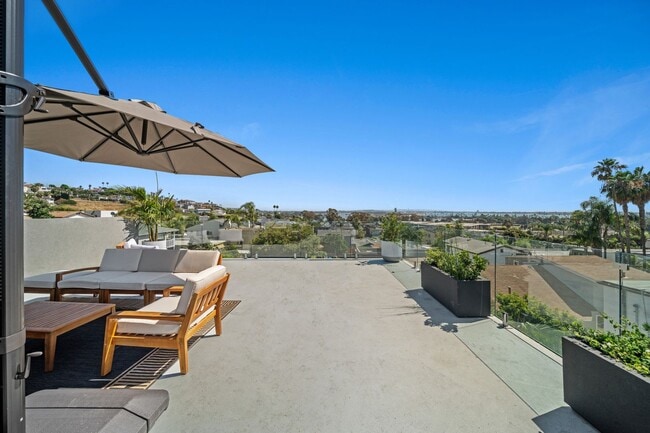 Building Photo - Stunning Fully Furnished New Build 2 Bed/2...