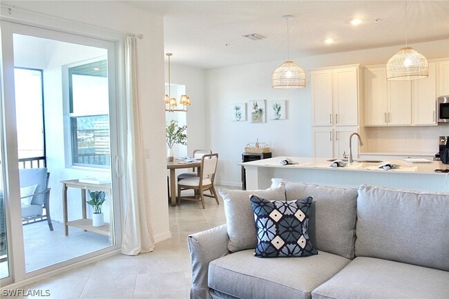 Building Photo - 15405 Grn Acrs Ave