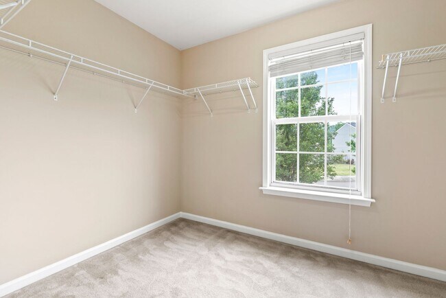 Building Photo - 5612 Slaytenbush Ln
