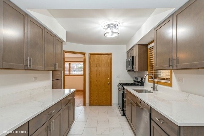 Building Photo - 8010 W Addison St