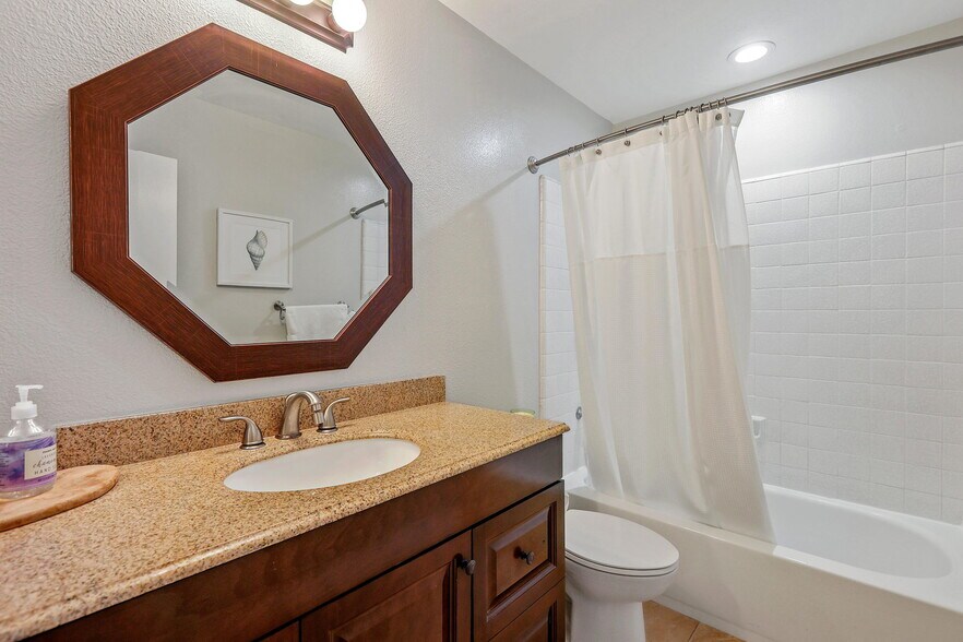 Upper Level Guest Bathroom - 8341 Grenoble St