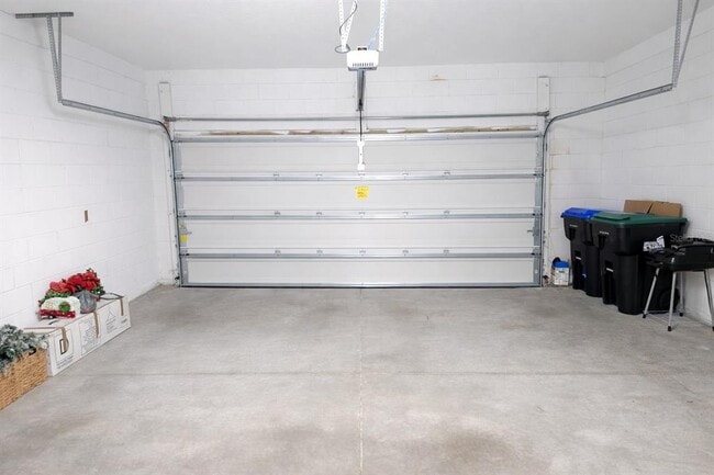 Building Photo - 8913 Matriarca Aly