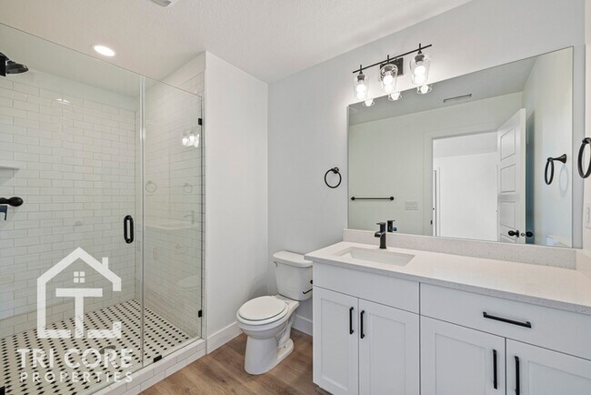 Building Photo - 143 E Lavalle Ct