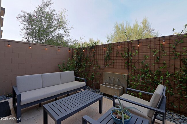 Building Photo - 7350 E Vista Bonita Dr