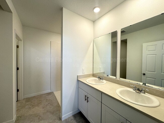 Building Photo - 3201 Viceroy Ct