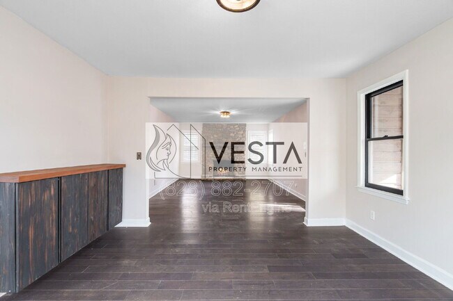 Building Photo - 4 Riddle Rd