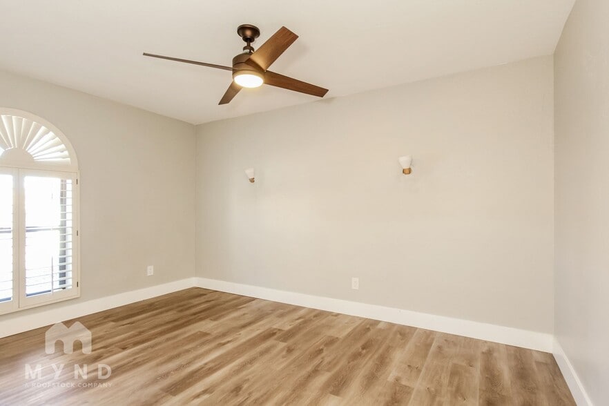 Building Photo - 7043 E Hearn Rd