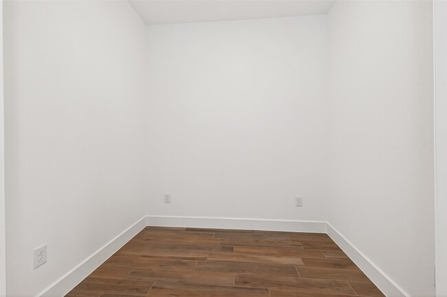 Building Photo - 7218 Grassland Vis Ln