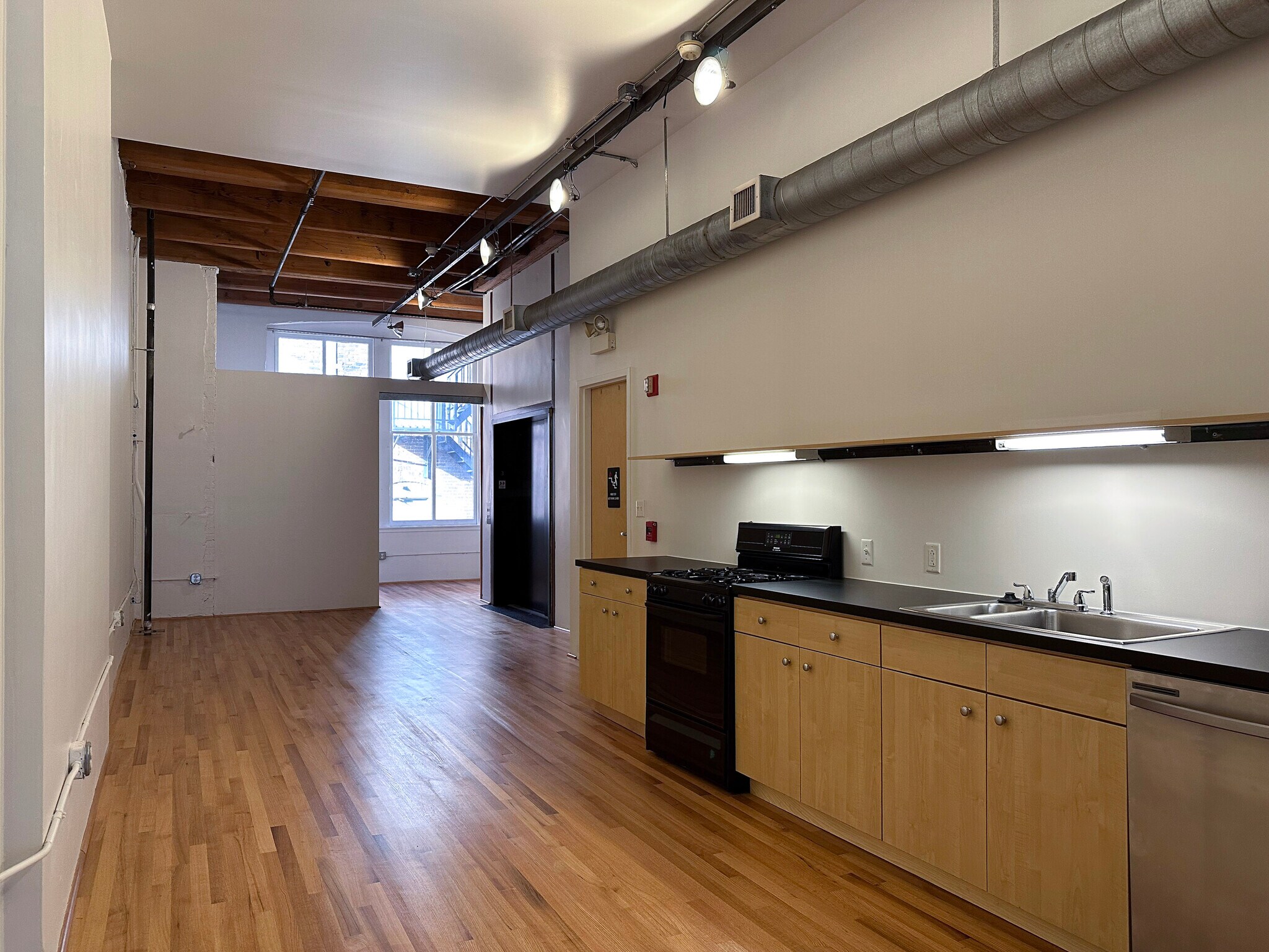 Building Photo - 945 Liberty Ave