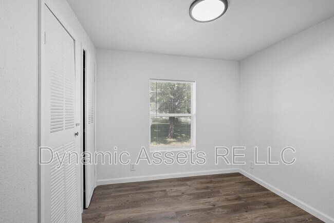 Building Photo - 405 Falletti St