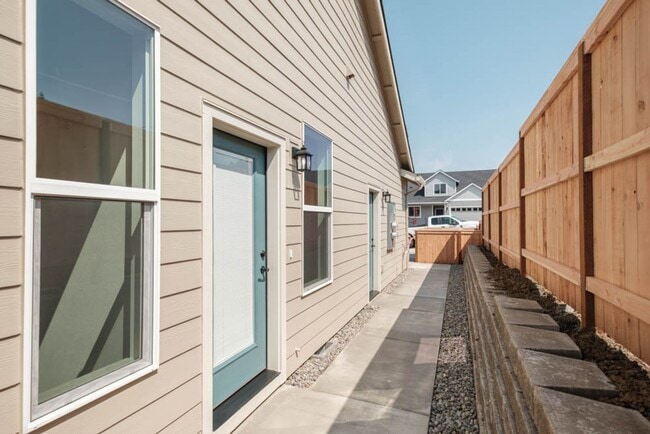 Building Photo - OWN966