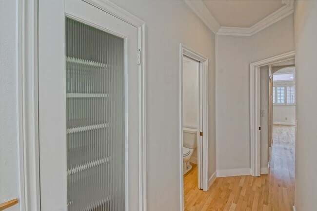 Building Photo - VERY BRIGHT, SPACIOUS & AIRY GOLDEN HILLS ...