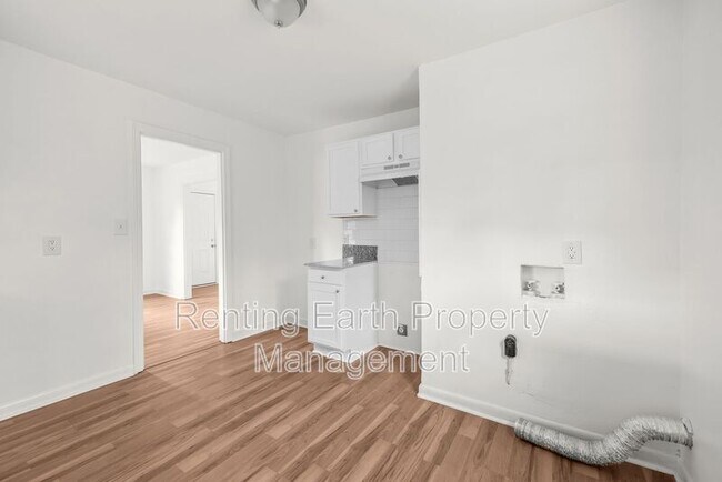 Building Photo - 933 T St