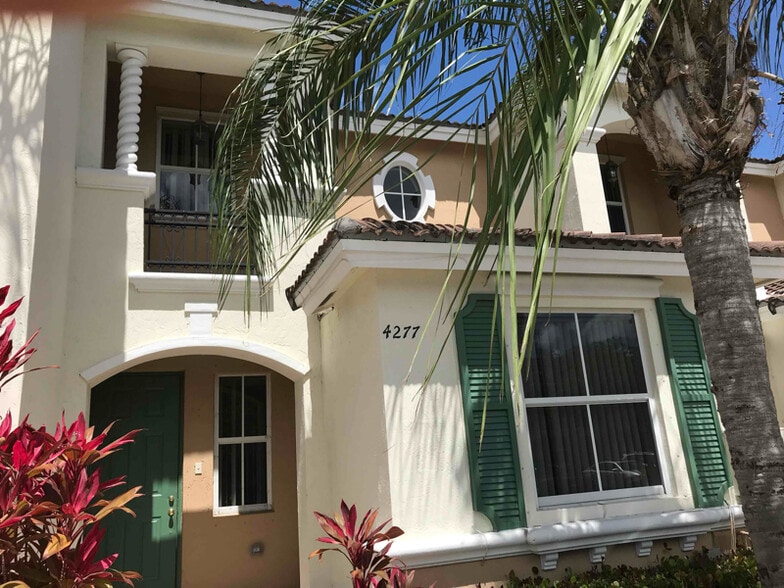Primary Photo - 4277 NE 10th Ct