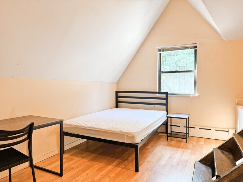 Building Photo - 5856 Darlington Rd