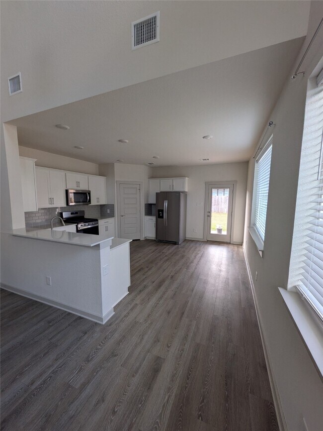 Building Photo - 549 Wilshire Rd