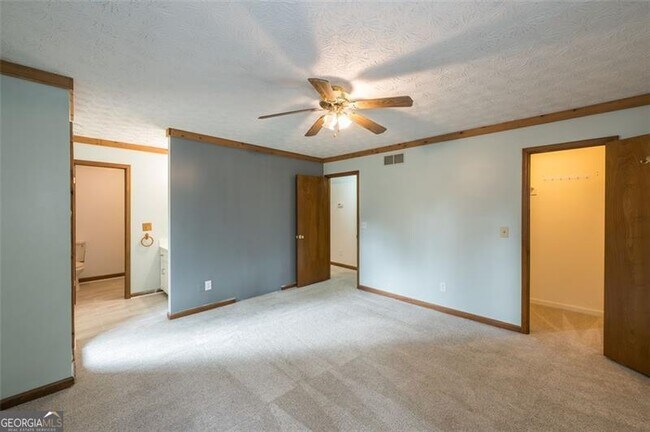 Building Photo - 4535 Kings Crossing Dr NE