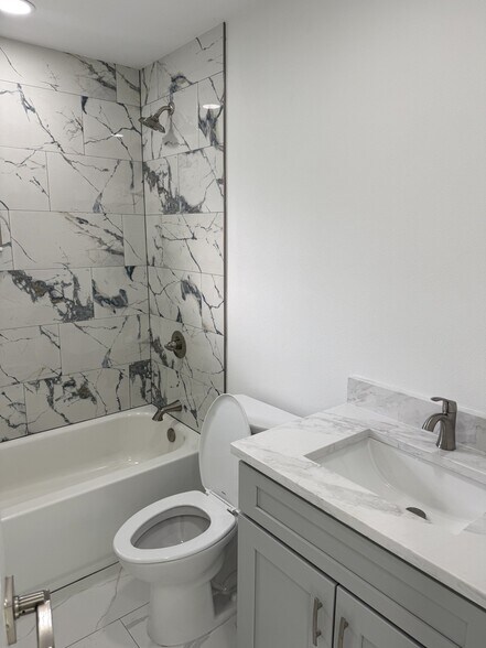Building Photo - 6521 Alta Monte Dr