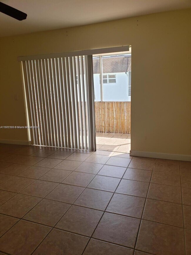 Building Photo - 10330 N Military Trl