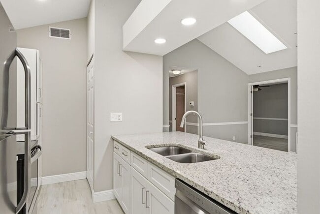 Building Photo - Single Family Home in Lake St George