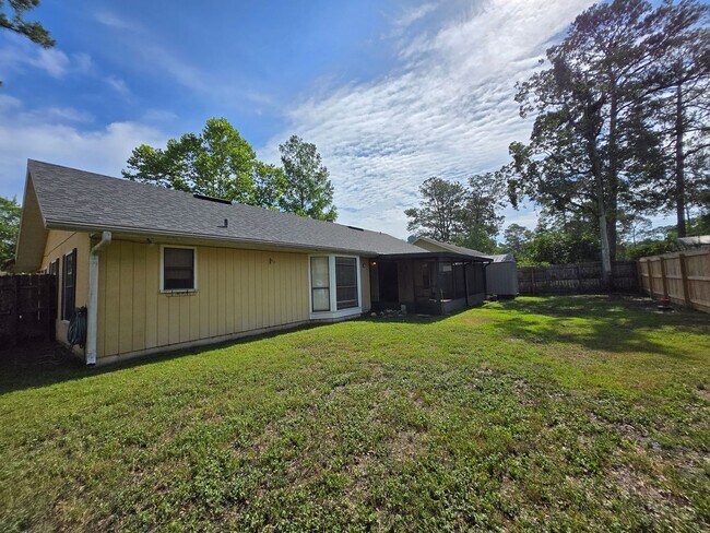 Building Photo - Springtree - Beautiful, spacious home