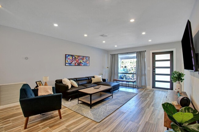 Building Photo - 2632 Madison St