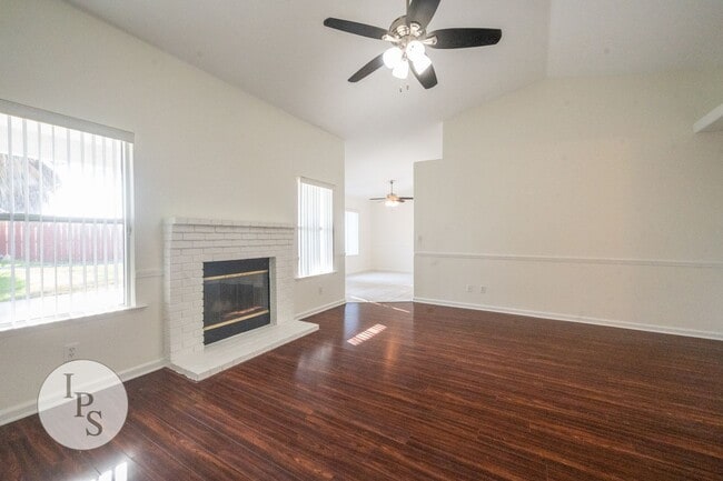 Building Photo - Fresno Westside Home, 3BR/2BA, Built 2002 ...