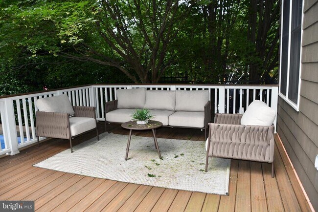 Building Photo - 5127 Cathedral Ave NW