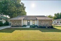 Building Photo - 3144 Sycamore View Rd