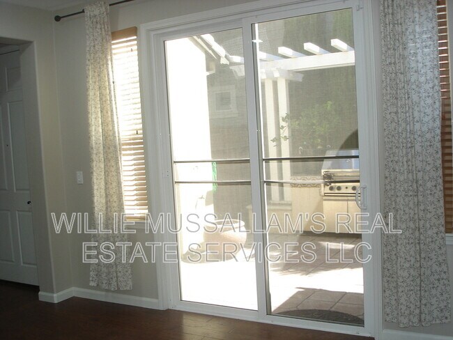 Building Photo - 284 W St Francis Ave