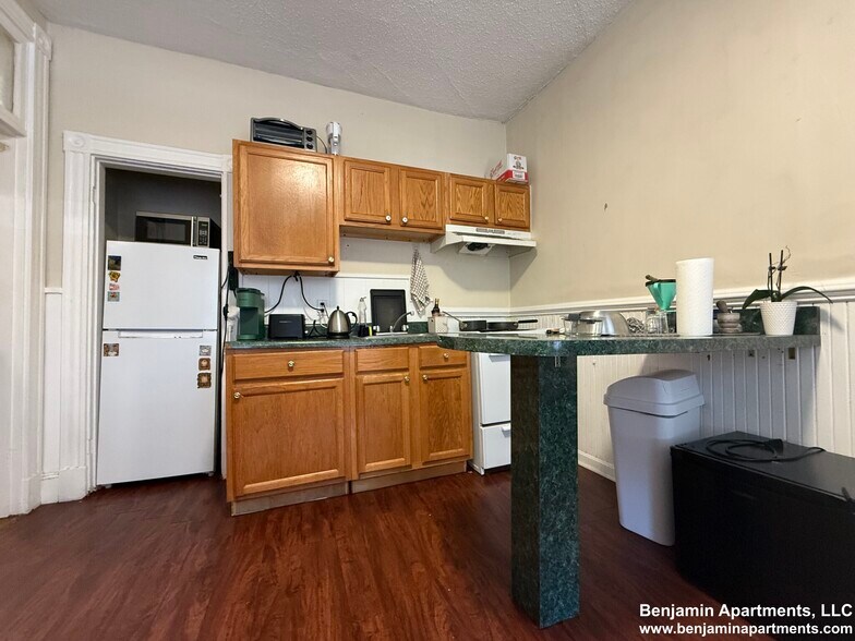 Building Photo - 883 Huntington Ave