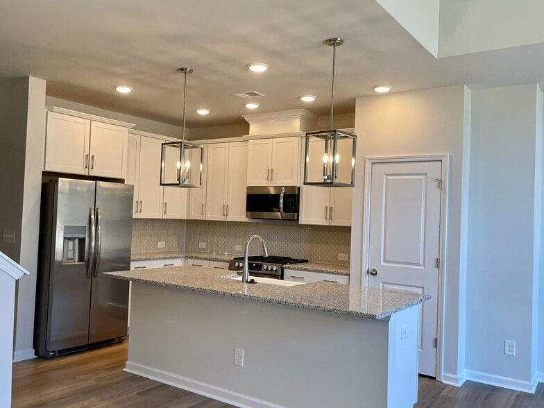 Primary Photo - Room in Townhome on Statesville Ave