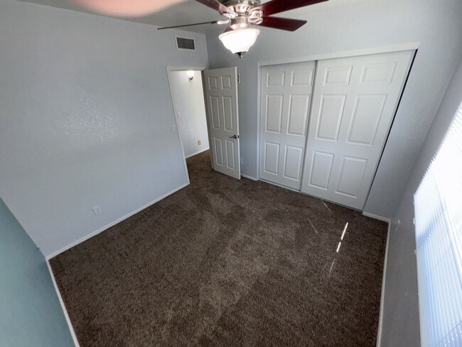 Building Photo - Beautiful eastside location