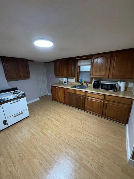 Building Photo - 727 N Alvord St