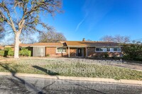 Building Photo - 101 Highland Oaks Dr