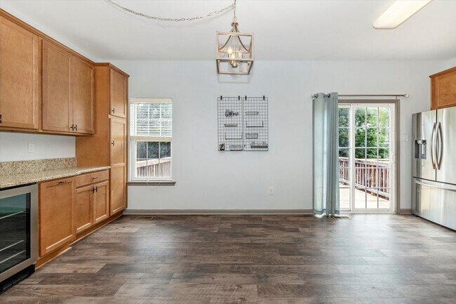 Building Photo - Twin Arch Crossing Rental
