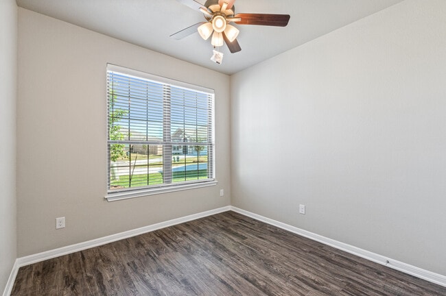 Building Photo - 1204 Grand Oak Trail