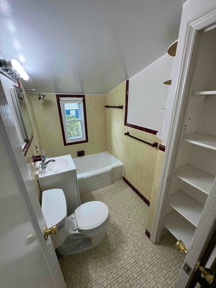 Building Photo - 468 Lincoln Ave