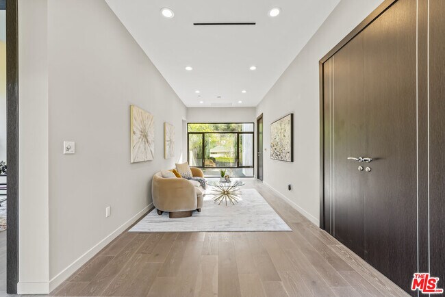 Building Photo - 1847 Coldwater Canyon Dr