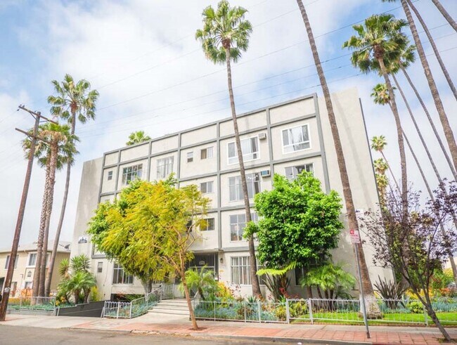 Building Photo - 1815 N. Harvard Blvd