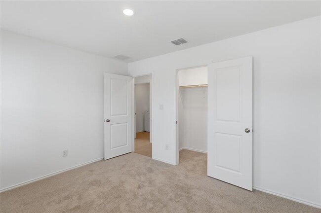 Building Photo - 596 Sormonne Lp