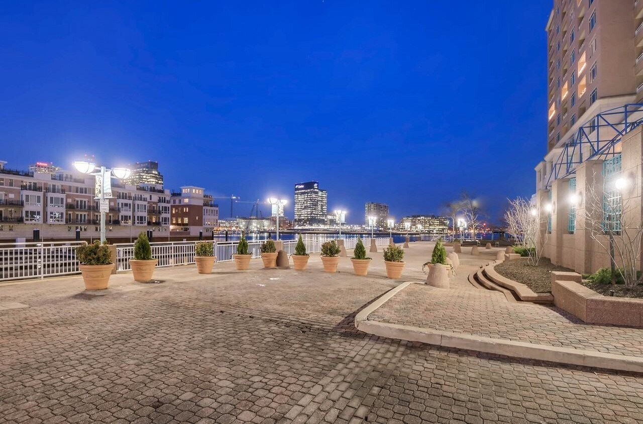 Building Photo - 100 Harborview Dr
