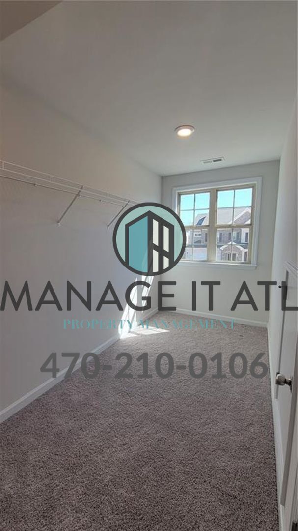 Building Photo - Primary Bedroom on Main - 4 bedroom house in Buford