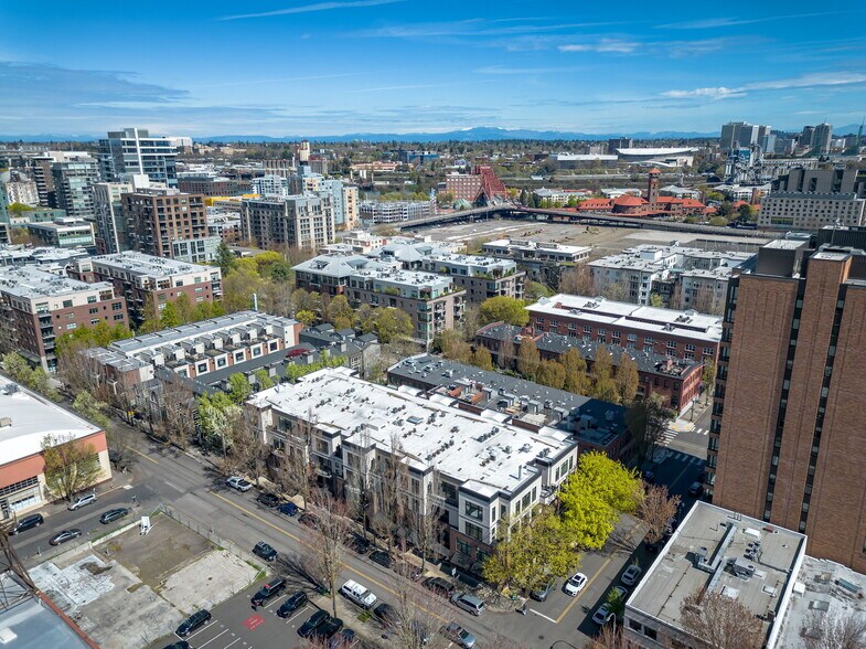 Building Photo - 618 NW 12th Ave