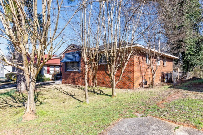 Building Photo - 3 BR home in Tarrant