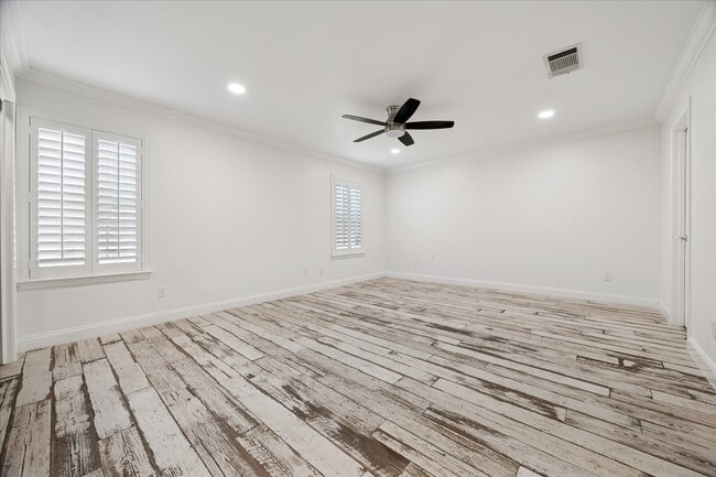 Building Photo - 854 Augusta Dr