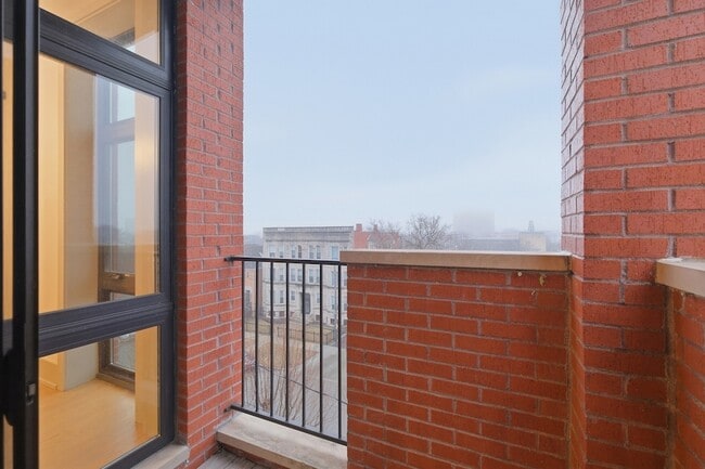 Building Photo - 4226 S Ellis Ave