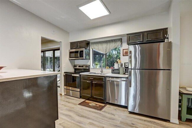 Building Photo - 700 Sunbury Ct