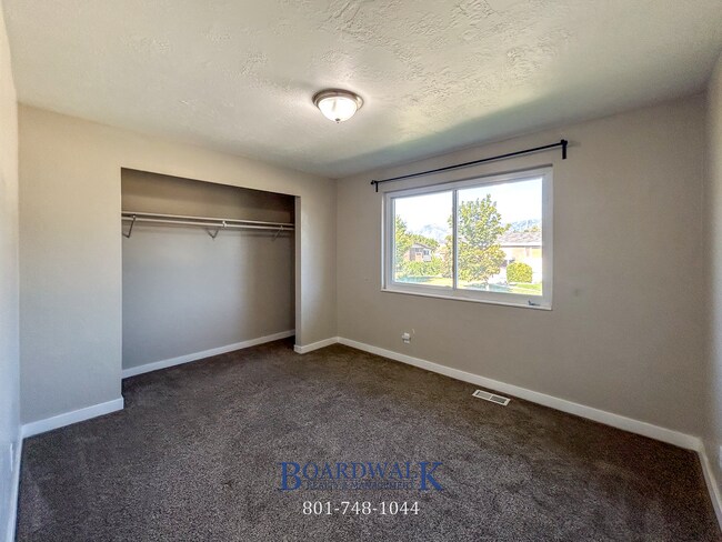 Building Photo - Spacious 4-Bed Home with In-Law